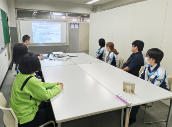 IWI活動の発表会の様子